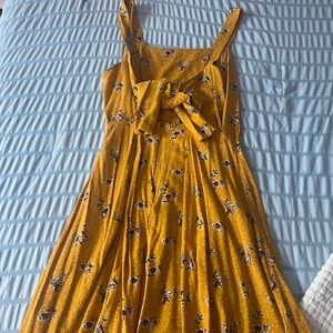 Cute yellow floral target dress in a size small